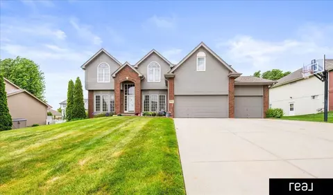 15102 Boyd St, Omaha, NE 68116