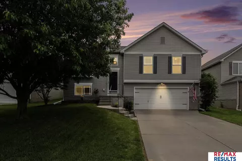10909 Potter St, Omaha, NE 68142
