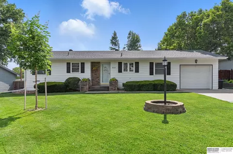 6641 S 85th St, Ralston, NE 68127