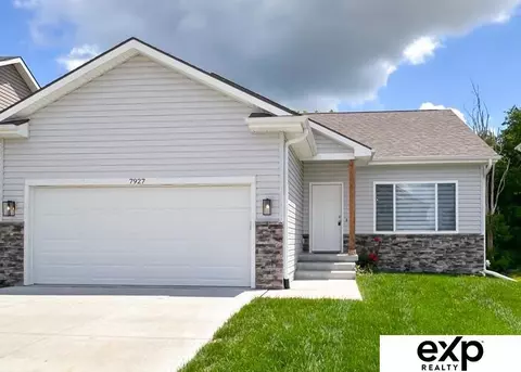 7927 N 93rd St, Omaha, NE 68122