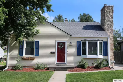 3944 V St, Omaha, NE 68107