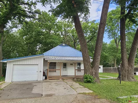 472 S East St, Nelson, NE 68961