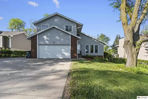 1407 Cherry Tree Ln, Papillion, NE 68133