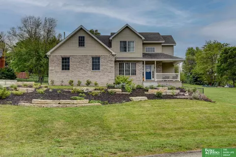 1123 Beaver Lake Blvd, Plattsmouth, NE 68048
