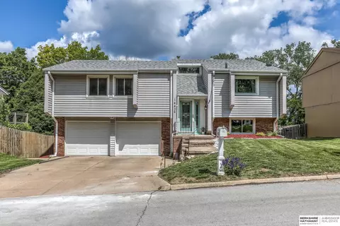 14436 Weir Cir, Omaha, NE 68137