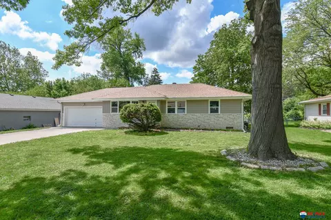 7319 Manderson St, Omaha, NE 68134