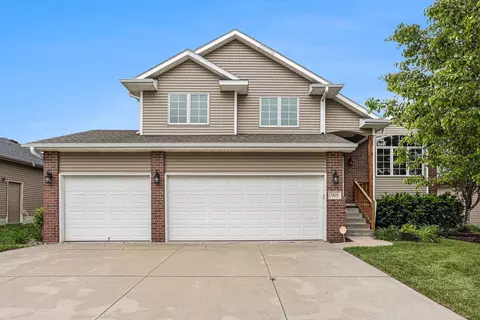 7935 Renatta Dr, Lincoln, NE 68516