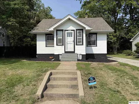 3812 N 52nd St, Omaha, NE 68104