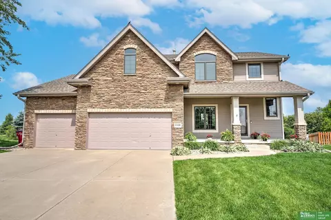 21336 Blackstone Cir, Gretna, NE 68028