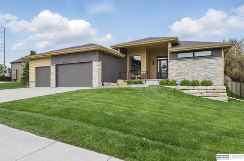 926 S 185th St, Elkhorn, NE 68022