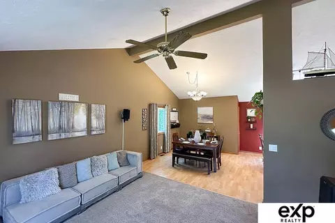 16621 Madison St, Omaha, NE 68135