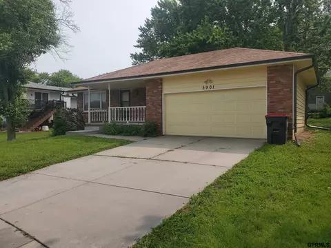 5901 Briar Rosa Dr, Lincoln, NE 68526
