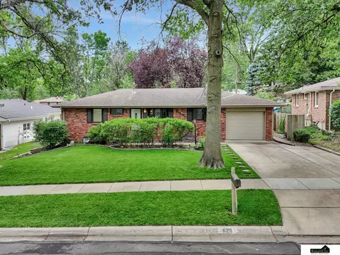 629 Sierra Dr, Lincoln, NE 68505