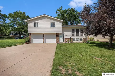 360 Windsor Dr, Papillion, NE 68046