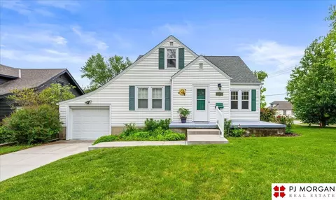 7785 State St, Ralston, NE 68127