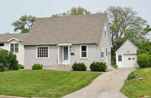3026 S 11th St, Lincoln, NE 68502