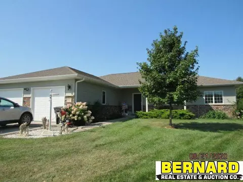527 Terra Oaks Dr, Nebraska City, NE 68410