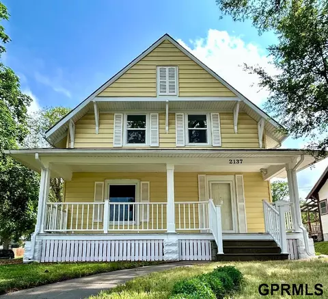 2137 E St, Lincoln, NE 68510