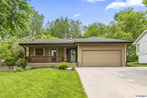 2115 Corn Dr, Papillion, NE 68046