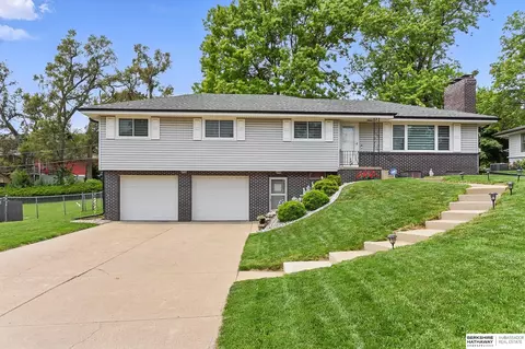 1816 N 92 St, Omaha, NE 68114