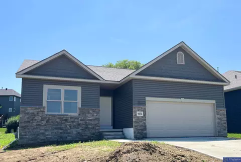 4373 Lookingglass Dr, Bellevue, NE 68123