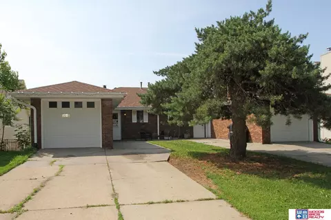 5648 S 38th St, Lincoln, NE 68516
