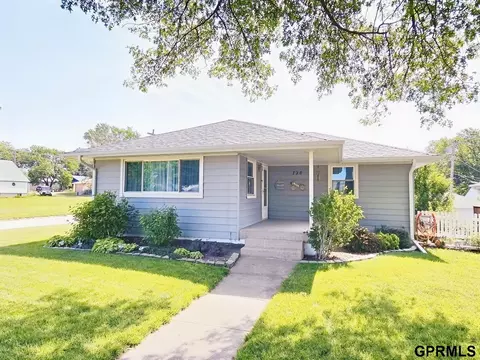 728 Mcdowell St, Fairbury, NE 68352