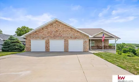 9421 Forest Ln, Plattsmouth, NE 68048