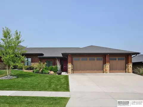 2921 S 89th St, Lincoln, NE 68520