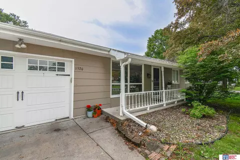 1520 SW 8th St, Lincoln, NE 68522