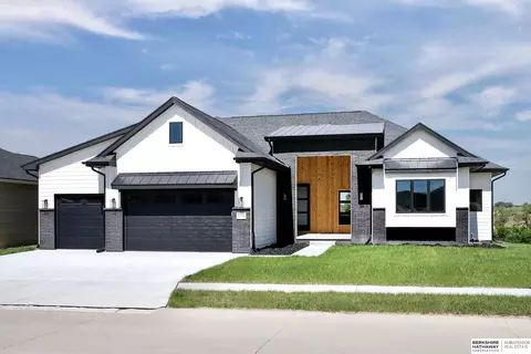 5534 N 213th Ave, Elkhorn, NE 68022