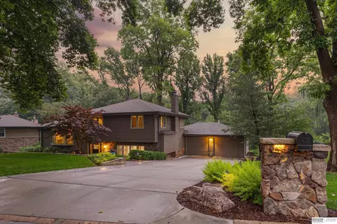 3275 Bridgeford Rd, Omaha, NE 68124