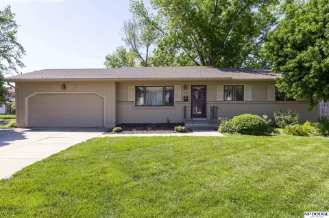 525 Cordes Dr, Papillion, NE 68046