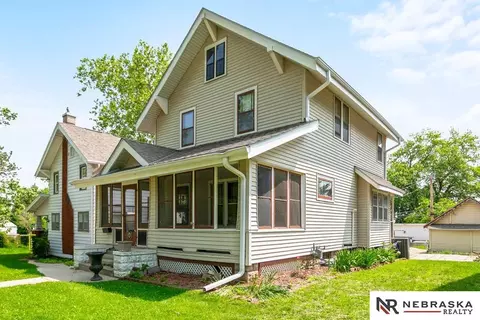 2205 Hanscom Blvd, Omaha, NE 68105