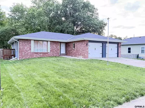 215 S 14 St, Seward, NE 68434