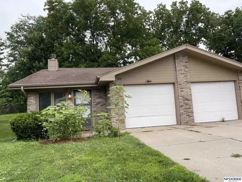 2528 Benson Gardens Blvd, Omaha, NE 68134