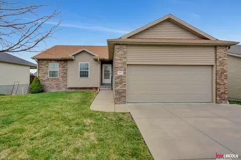 9516 Mortensen Ct, Lincoln, NE 68526
