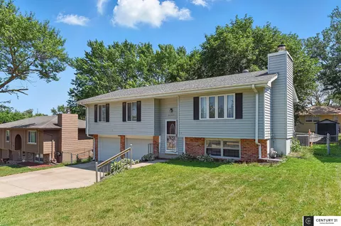 2609 Geri Dr, Omaha, NE 68147