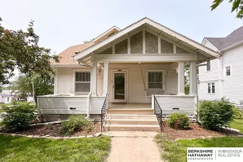 210 S Main St, Oakland, IA 51560