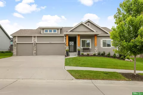 16314 Weber St, Bennington, NE 68007