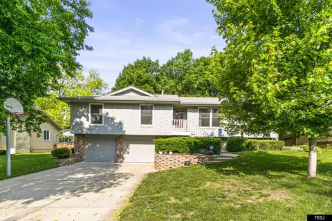 6104 S 93rd St, Omaha, NE 68127