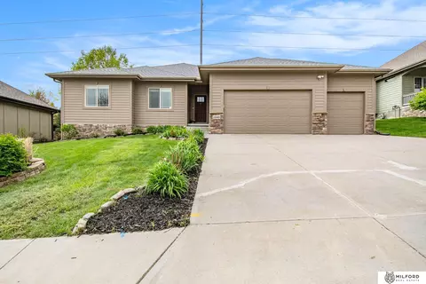 18305 Mason St, Elkhorn, NE 68022