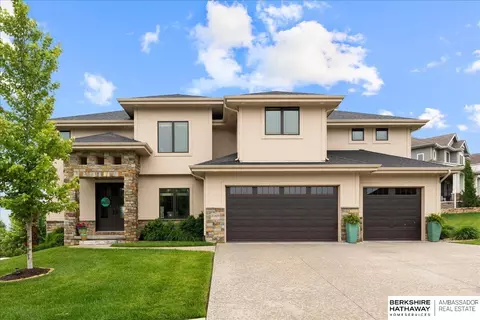 20619 Pine St, Elkhorn, NE 68022
