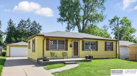 6061 Buckingham Ave, Omaha, NE 68117