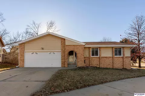 13519 Berry Cir, Omaha, NE 68137