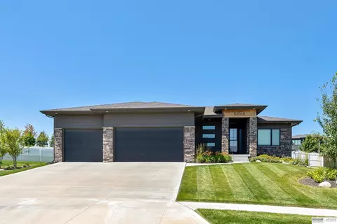 10514 S 103rd St, Papillion, NE 68046