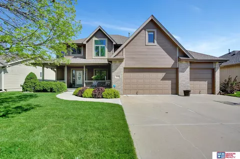 16528 Briar St, Omaha, NE 68136