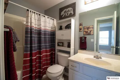 Bath - 15417 Willit St, Bennington, NE 68007 photo 1 of 2