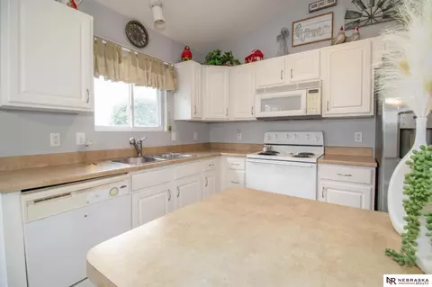 Kitchen - 15417 Willit St, Bennington, NE 68007 photo 2 of 2