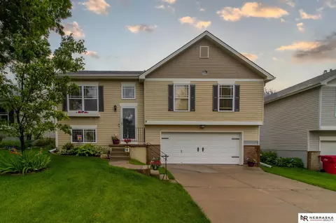 15417 Willit St, Bennington, NE 68007